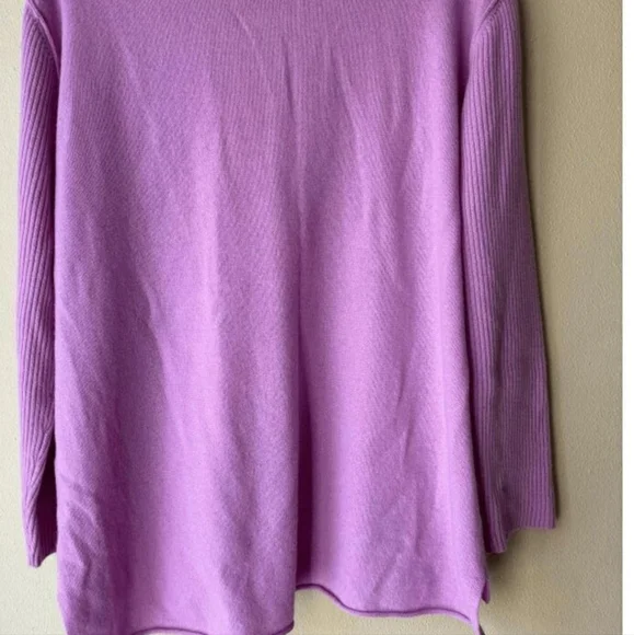 Sundance Light Purple V Neck Cashmere Sweater Women's Size Medium - Picture 2 of 2